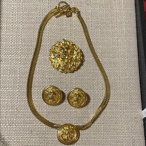 Anne Klein Gold Lion Medallion Necklace brooch earrings set vintage
